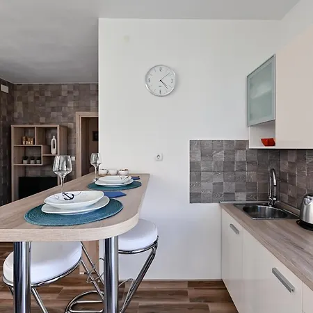 Remi Apartment *