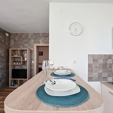 Remi Apartment *
