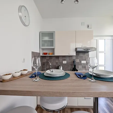 Remi Apartment Sukosan