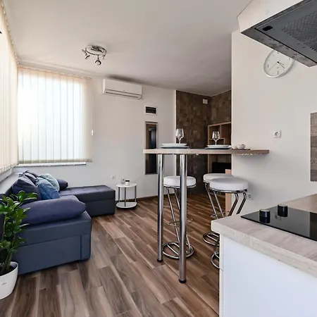 Remi Apartment Sukosan